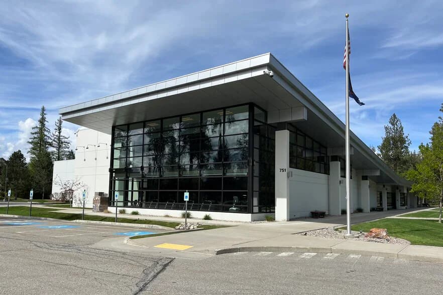 751 W Hanley Ave