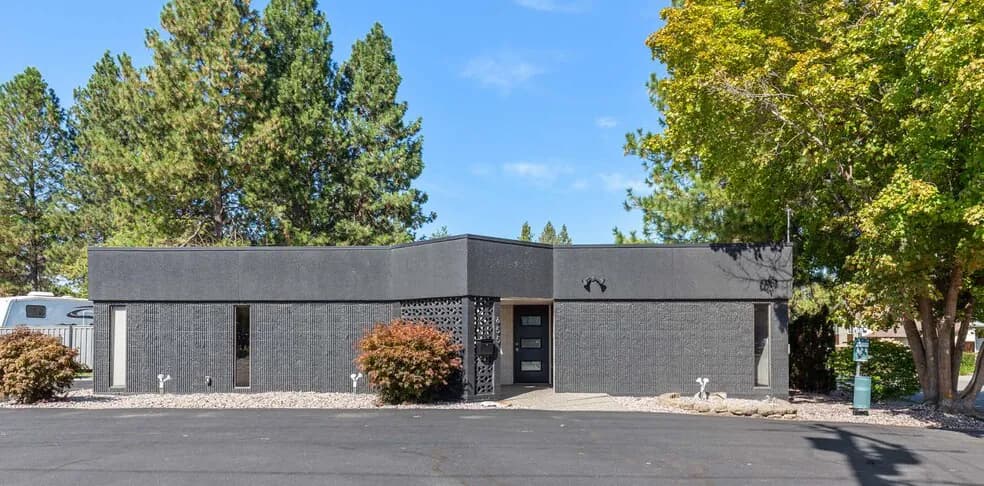 655 E Best Ave