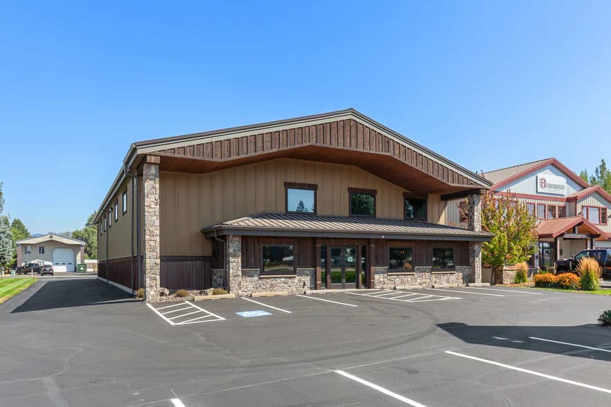 Selkirk Commercial Complex
