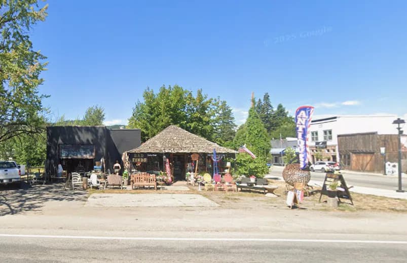 10 Commercial Lots + Building Downtown Spirit