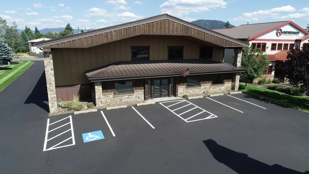 Selkirk Commercial Complex